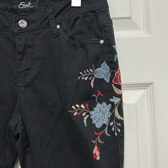 EARL skinny ankle embroidered jeans. Size 6 - Picture 2 of 11